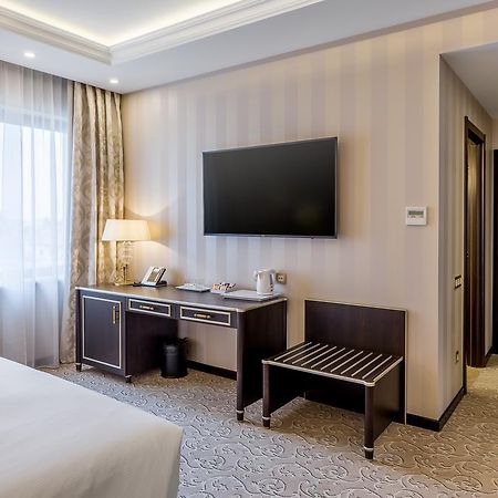 Hotel Prahova Plaza Ploieşti Kültér fotó