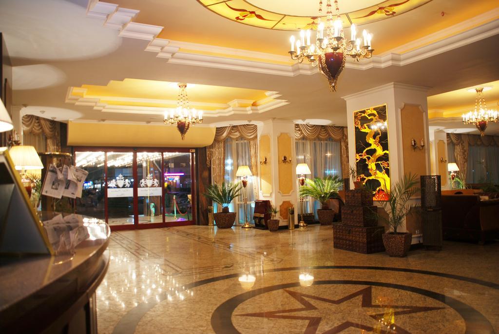 Hotel Prahova Plaza Ploieşti Kültér fotó