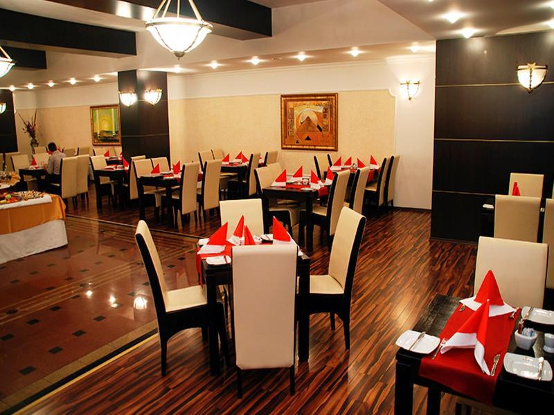 Hotel Prahova Plaza Ploieşti Étterem fotó