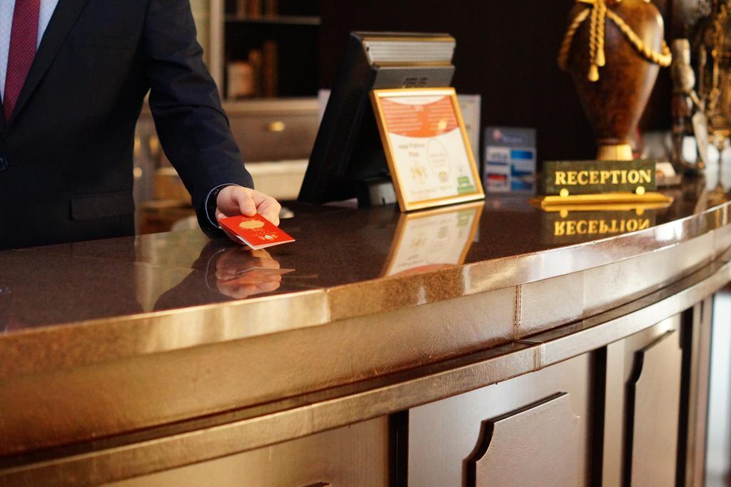 Hotel Prahova Plaza Ploieşti Kültér fotó