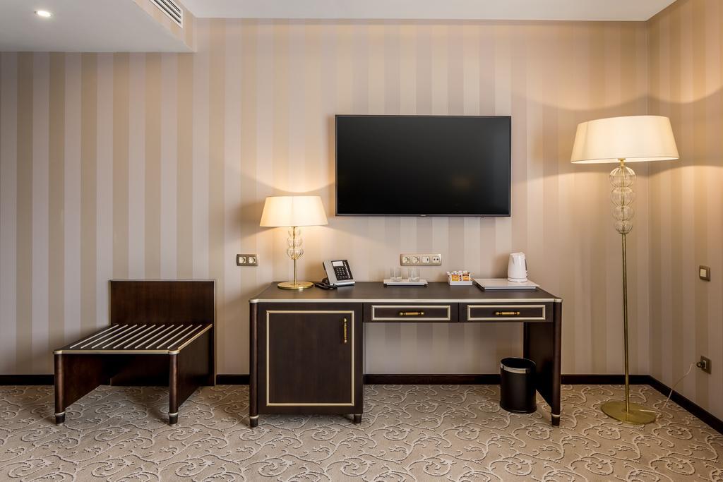 Hotel Prahova Plaza Ploieşti Kültér fotó